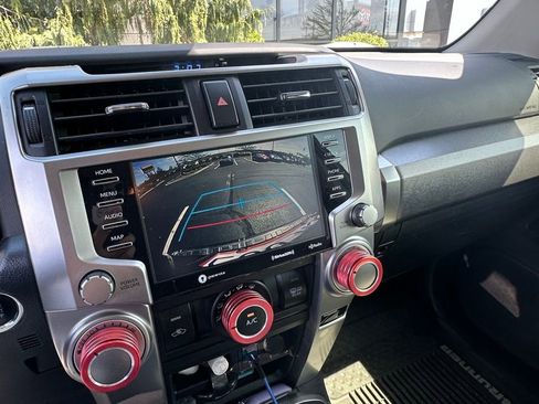 Used 2020 Toyota 4Runner SR5 Premium w/ Moonroof Package image 9