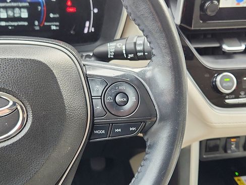 Certified 2023 Toyota Corolla Cross XLE image 23