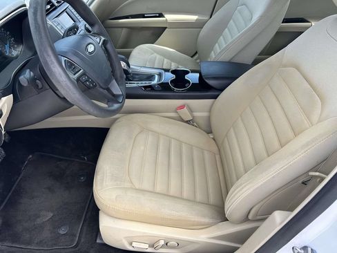 Used 2014 Ford Fusion SE FWD image 16