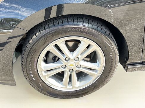 Used 2017 Chevrolet Cruze LT w/ Sun And Sound Package image 32