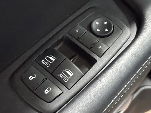 Used 2015 Dodge Challenger R/T Plus image 32