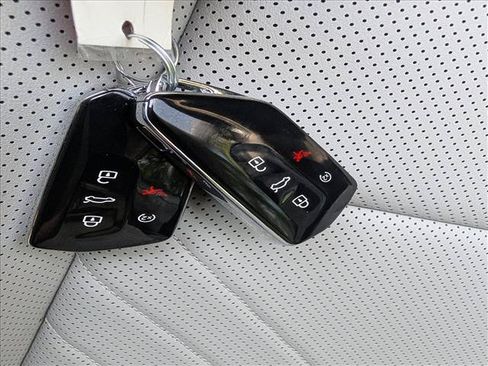 Certified 2025 Volkswagen Tiguan SE AWD/4WD image 40