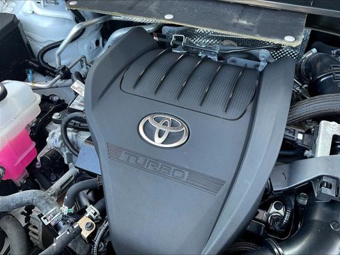 Used 2023 Toyota Highlander LE FWD image 31