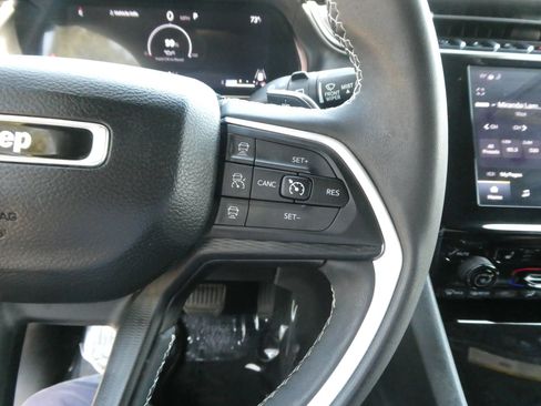 Used 2023 Jeep Grand Cherokee Altitude AWD/4WD image 21