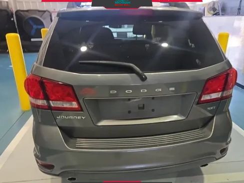 Used 2013 Dodge Journey SXT w/ Flexible Seating Group image 4