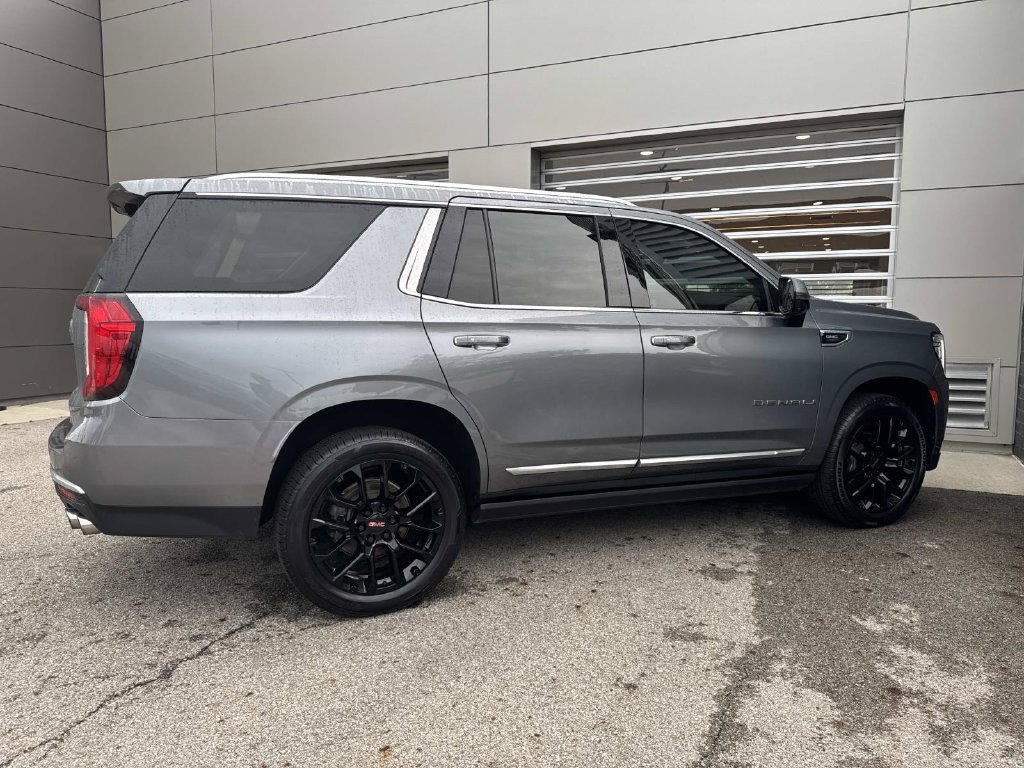 Used 2022 GMC Yukon Denali w/ Denali Premium Package AWD/4WD image 8