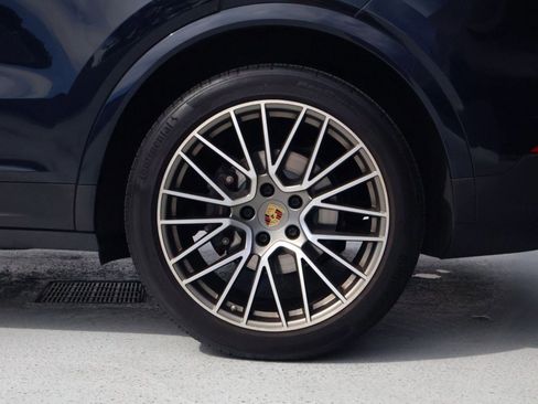 Certified 2023 Porsche Cayenne Platinum Edition w/ Premium Package Plus AWD/4WD image 27