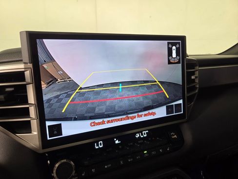 Used 2025 Toyota Tundra Limited AWD/4WD image 11