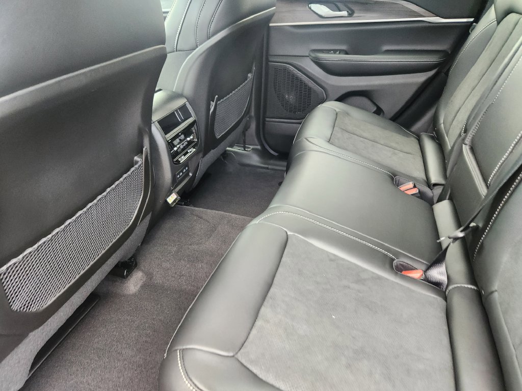 New 2026 Jeep Grand Cherokee Altitude AWD/4WD image 27