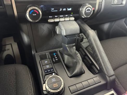 Used 2025 Toyota 4Runner SR5 AWD/4WD image 17