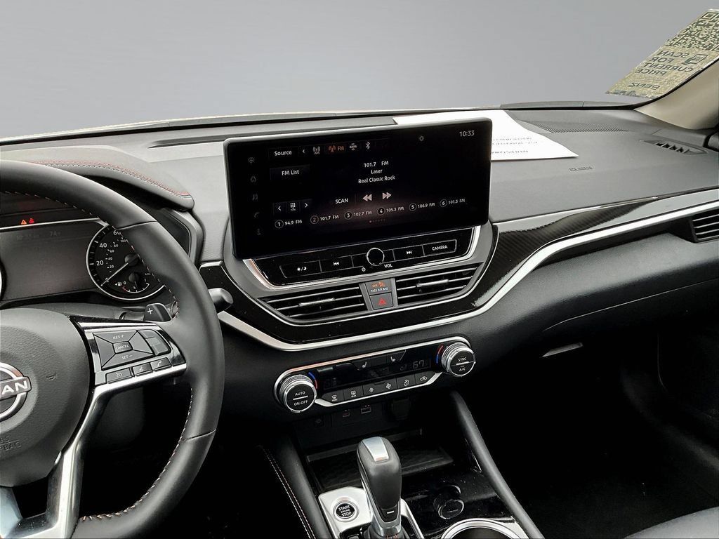 Used 2025 Nissan Altima 2.5 SR w/ SR Premium Package FWD image 11