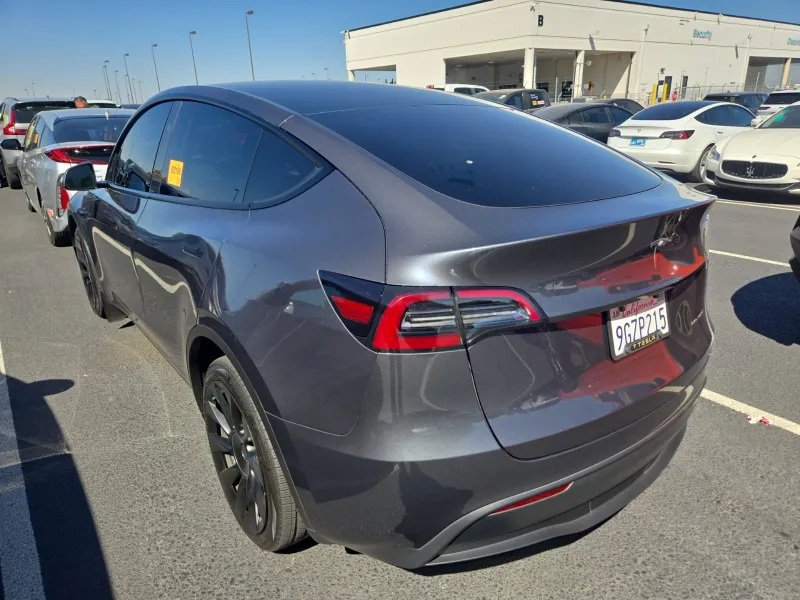 Used 2023 Tesla Model Y Long Range AWD/4WD image 2
