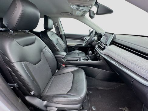 Used 2022 Jeep Compass Latitude FWD image 19