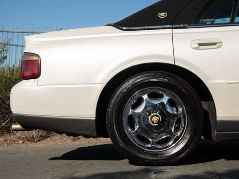 Used 1999 Cadillac Seville SLS w/ Personalization Pkg FWD image 9