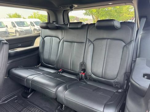 Certified 2025 Jeep Wagoneer Series II w/ Convenience Group I AWD/4WD image 22