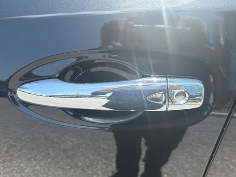 Used 2019 Nissan Rogue SV w/ Premium Package FWD image 53