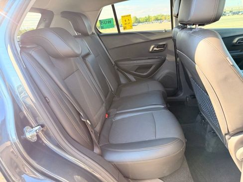 Used 2018 Chevrolet Trax LT w/ LT Convenience Package FWD image 15