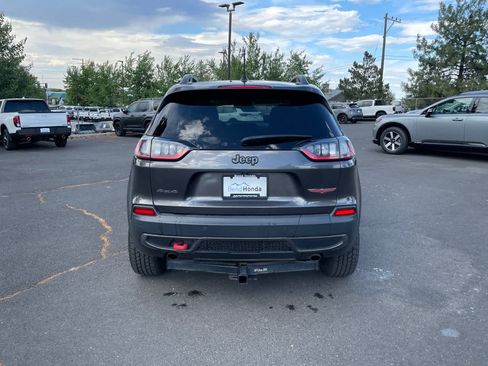 Used 2019 Jeep Cherokee Trailhawk AWD/4WD image 4