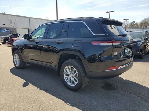 New 2026 Jeep Grand Cherokee Laredo image 4