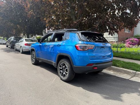 Used 2025 Jeep Compass Trailhawk AWD/4WD image 7