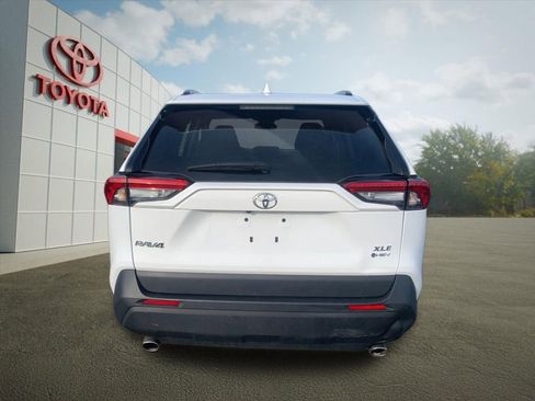 Used 2025 Toyota RAV4 XLE AWD/4WD image 4