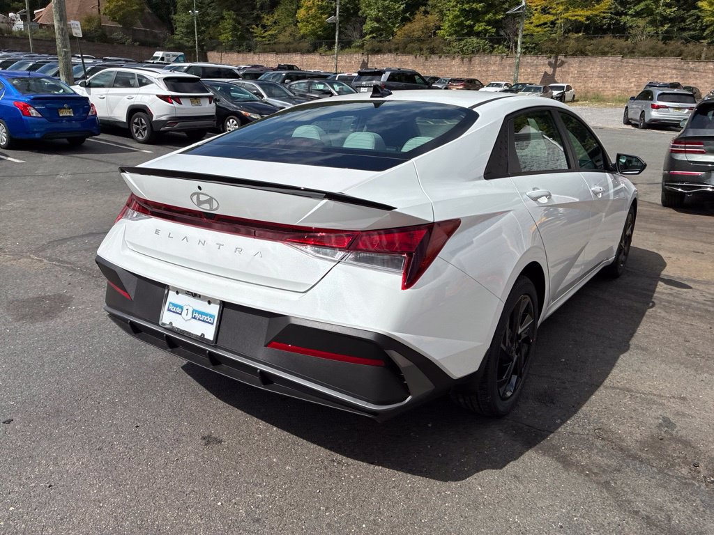 New 2026 Hyundai Elantra SEL Sport FWD image 7