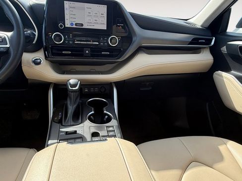 Used 2023 Toyota Highlander XLE image 14