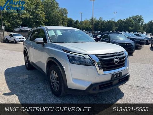 Used 2025 Nissan Pathfinder SV FWD image 2