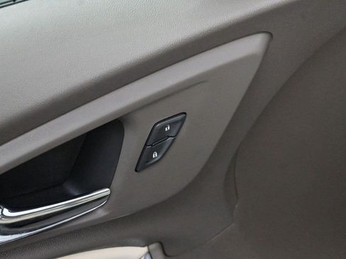 Used 2020 Chevrolet Malibu LT w/ Leather Package FWD image 10