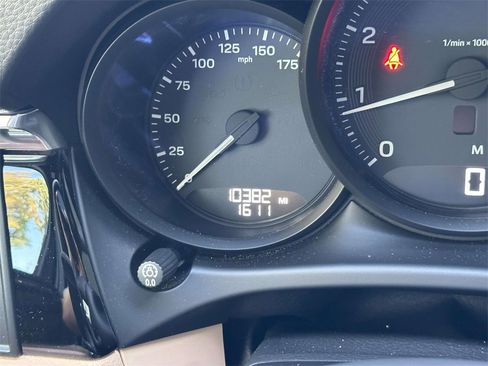 Used 2025 Porsche Macan image 21