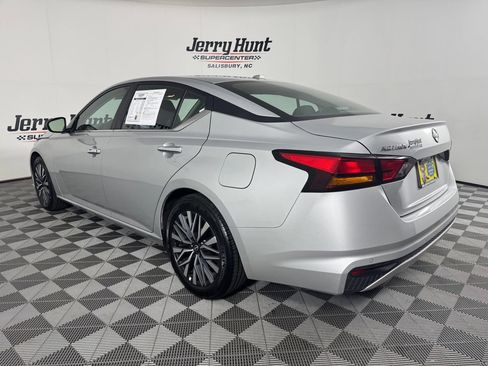 Used 2025 Nissan Altima 2.5 SV FWD image 8