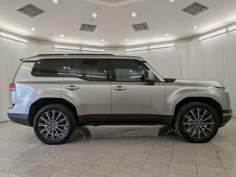 Certified 2024 Lexus GX 550 w/ Accessory Package (2T) image 11