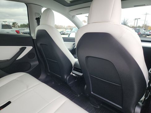 Used 2021 Tesla Model Y Long Range image 32