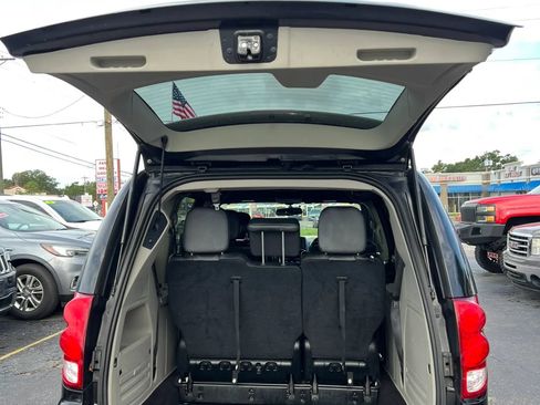 Used 2017 Dodge Grand Caravan SXT FWD image 21