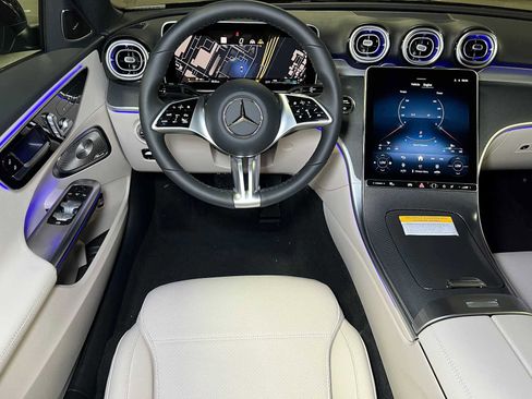 Used 2025 Mercedes-Benz C 300 4MATIC Sedan image 36