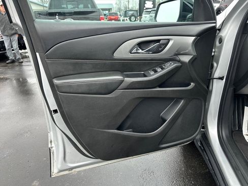 Used 2021 Chevrolet Traverse LS image 15