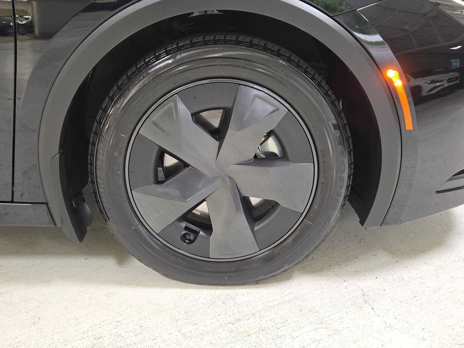 Used 2025 Toyota Prius Plug-In Hybrid FWD image 9