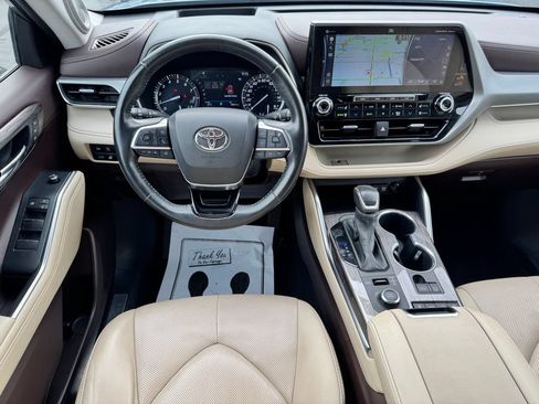 Used 2021 Toyota Highlander Platinum AWD/4WD image 21