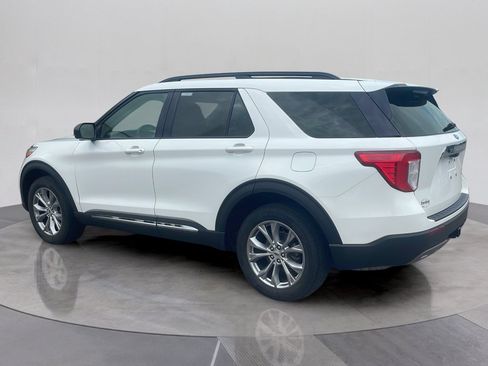 Used 2023 Ford Explorer XLT w/ Equipment Group 202A AWD/4WD image 3