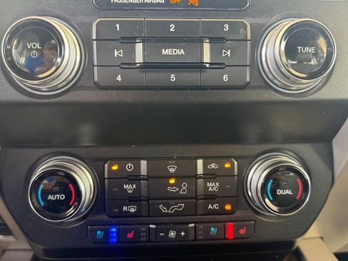 Used 2020 Ford F150 Lariat w/ Equipment Group 502A Luxury image 32