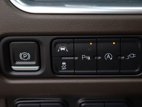 Used 2021 GMC Yukon XL SLT w/ SLT Premium Package image 24