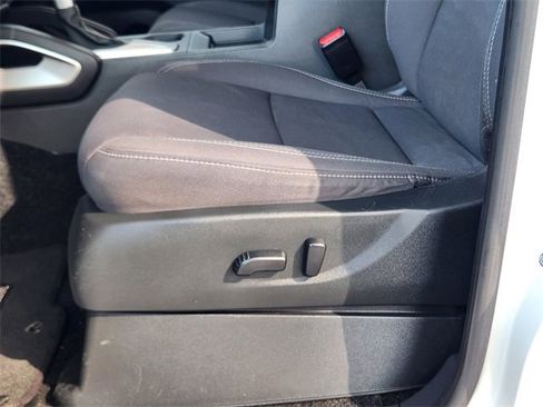 Used 2024 Nissan Frontier SV image 24