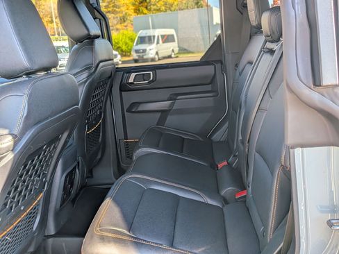 Used 2024 Ford Bronco Badlands image 29