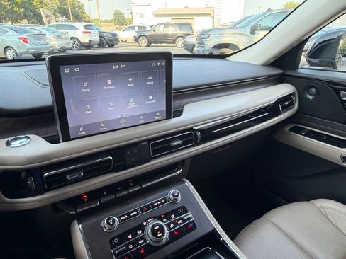 Used 2020 Lincoln Aviator Reserve AWD/4WD image 2