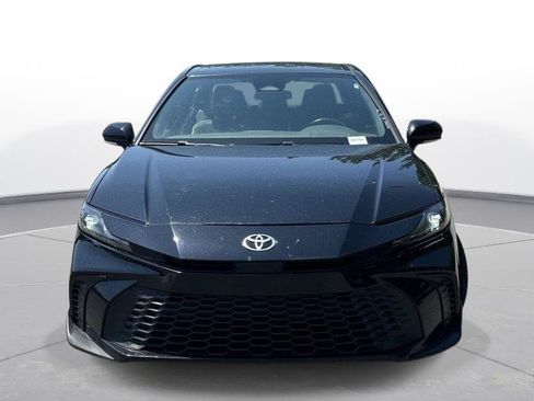 Used 2025 Toyota Camry SE FWD image 3
