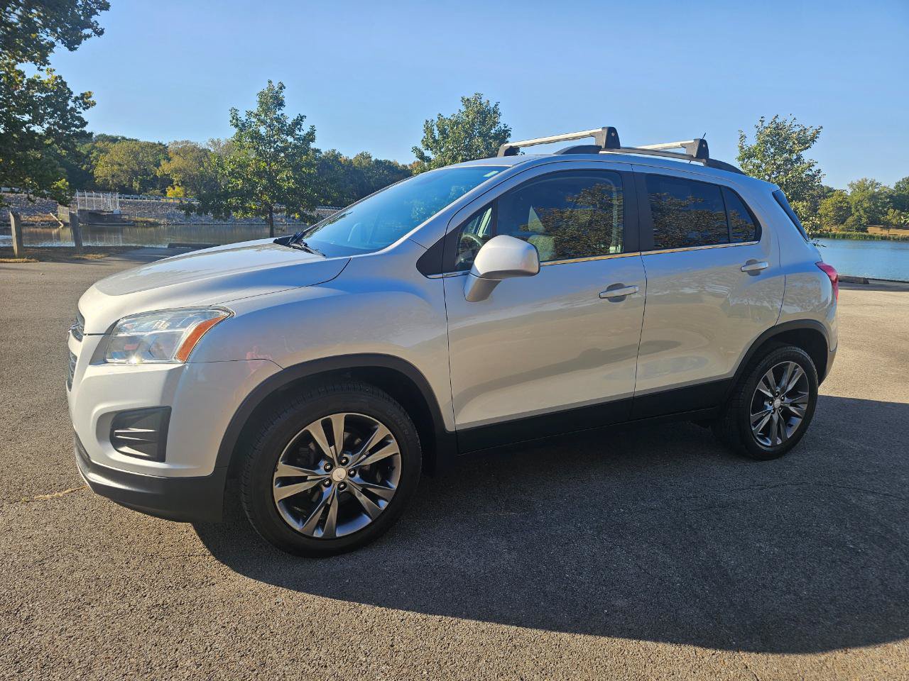 Used 2016 Chevrolet Trax LT w/ LT Sun and Sound Package AWD/4WD image 10