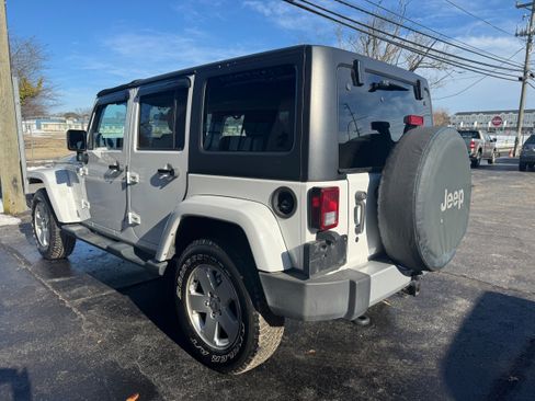 Used 2012 Jeep Wrangler Unlimited Sahara w/ Connectivity Group image 4