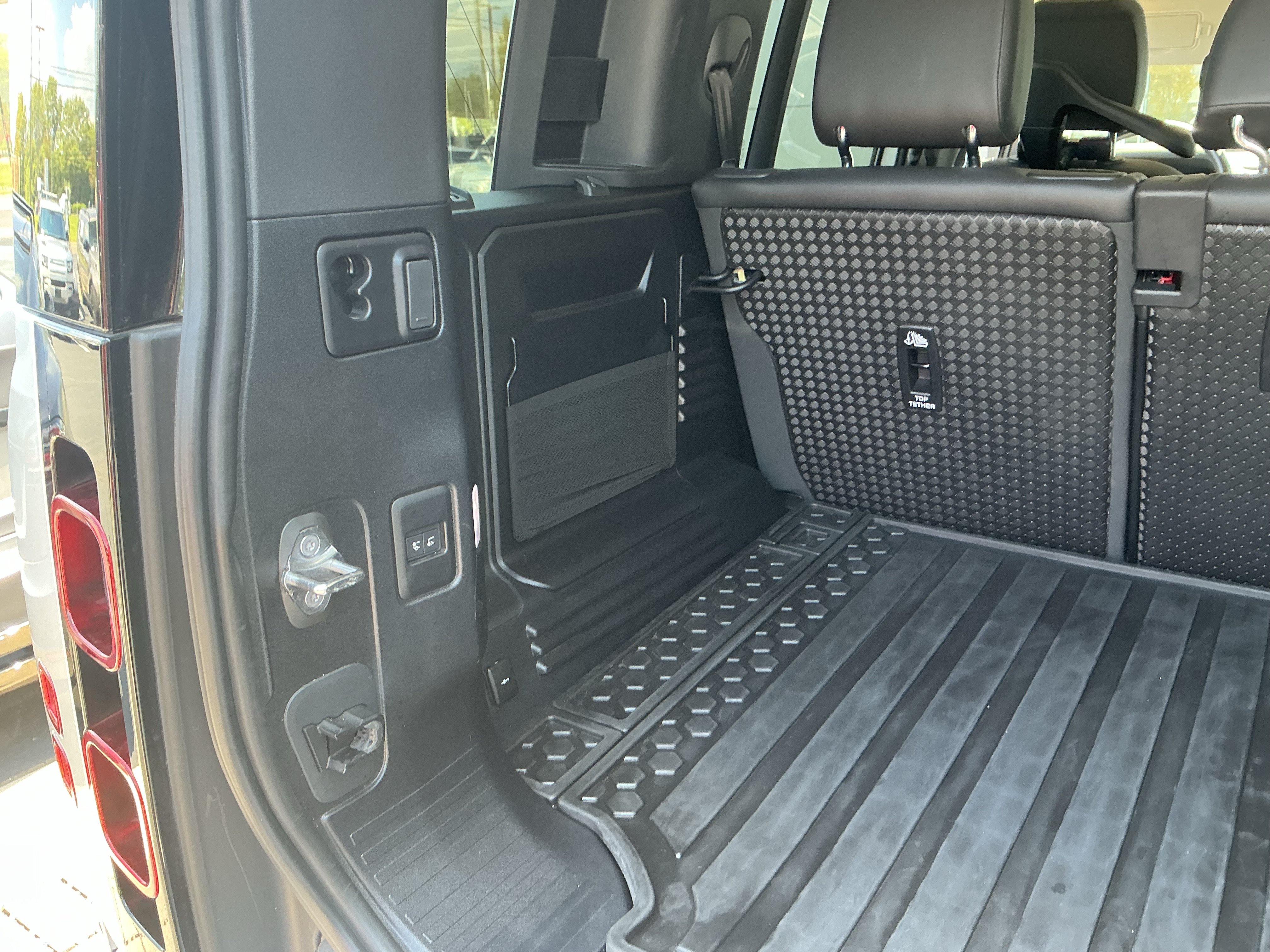 Certified 2024 Land Rover Defender 110 S AWD/4WD image 33