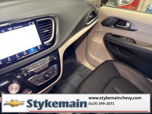 Used 2022 Chrysler Pacifica Touring-L image 48