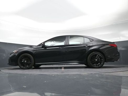 Used 2025 Toyota Camry SE image 39